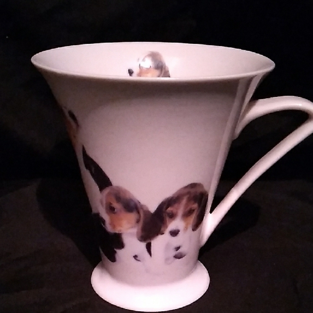 Fluted Shape Ceramic Mug with Beagle Puppy Design (B2)